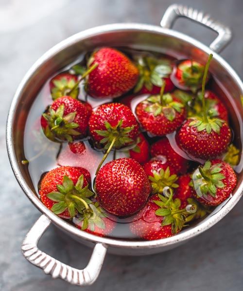 frische-erdbeeren-waschen