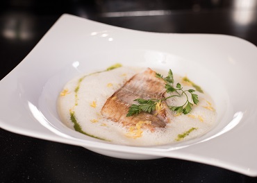 Spargelsuppe mit Fisch